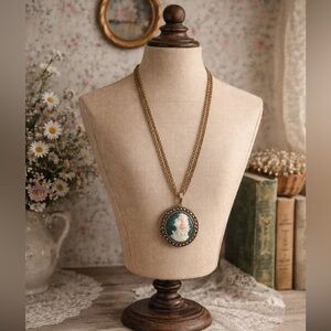 Vintage Signed “Art” Arthur Pepper Cameo Gold Tone Double Chain Necklace